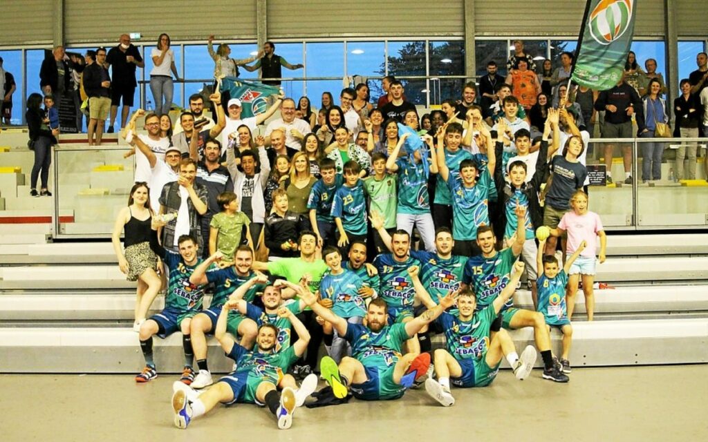 Après leur victoire, samedi, à Plougastel-Daoulas, le Ergué-Quimper Handball accède en excellence régionale.